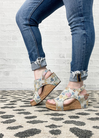 Corkys Carley Wedge – Putty Washed Flower