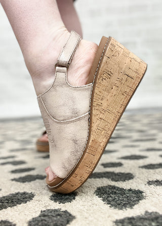Corkys Most Wanted Wedge - Cream Crackle