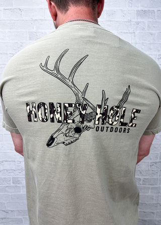 Skull Mount Honey Hole Short Sleeve Tee